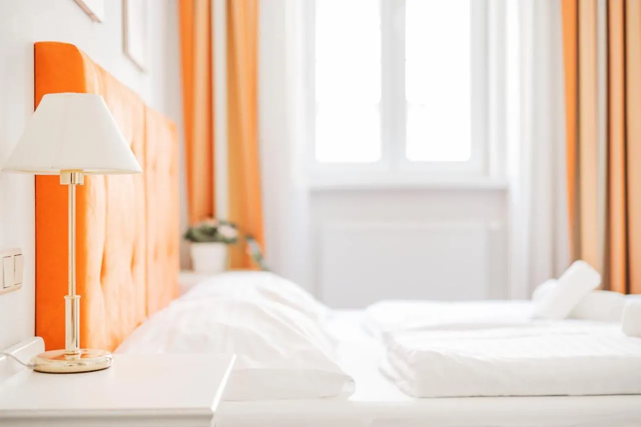 Self-Check-In Hotel Adlon Bécs 3*,
