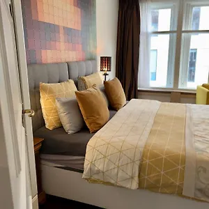 https://amsterdam-4-holiday.amsterdamhotelsnl.com
