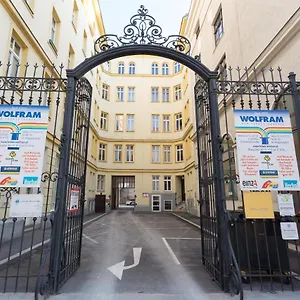 Apartament Margareten Long